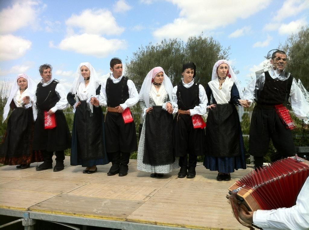Agriturismo Santa Lucia Tratalias ภายนอก รูปภาพ